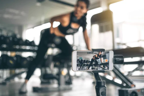 Tendances digitales 2024 - femme coach sportif